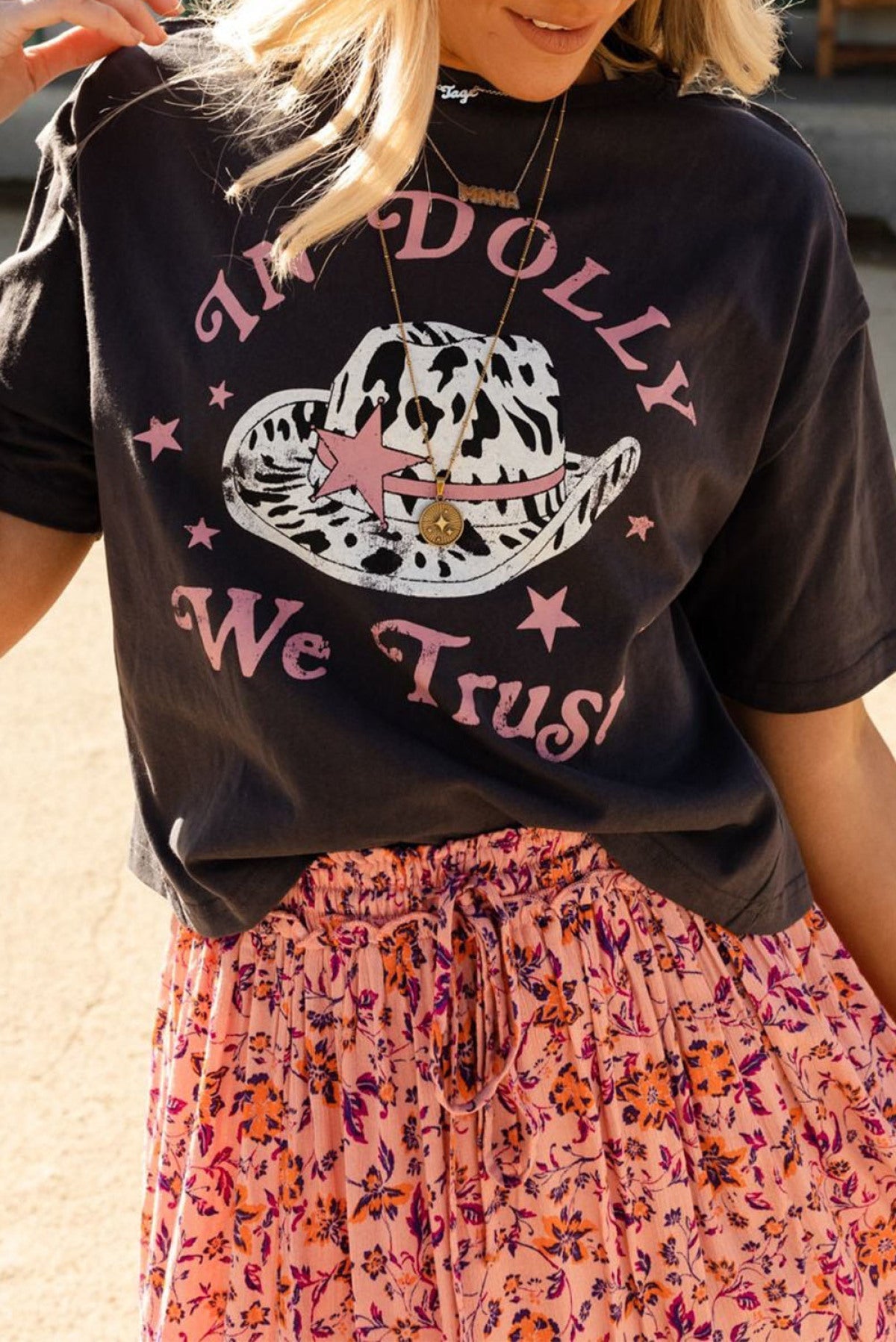 WE TRUST IN DOLLY Western Fashion Graphic Tee